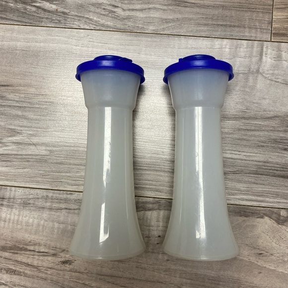 Tupperware Other - Tupperware Salt Pepper Shaker Set Plastic Tall Hourglass Tokyo Blue Sealing Lids